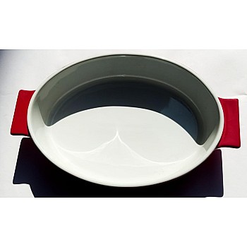 Porcelain oven casserole red