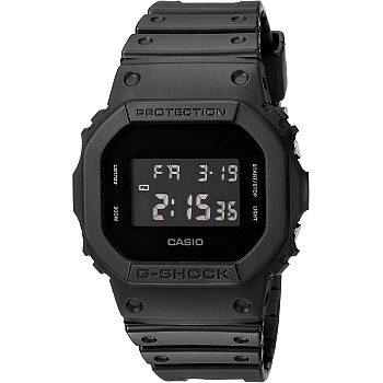 كاسيو ساعة كوارتز رقمية بسوار من الراتنج للنساء DW-5600BB-1CR