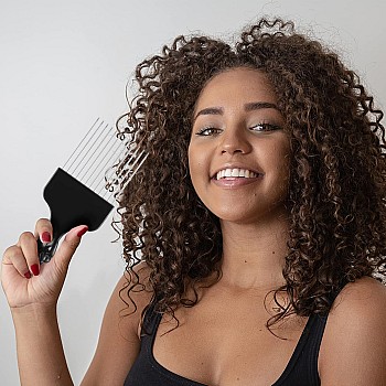 Afro Metal Detangling Comb for Thick and Curly Hair – Strong Design Helps You Define Your Daily Styles and Volumize Your Hair in a Practical and Comfortable Style.