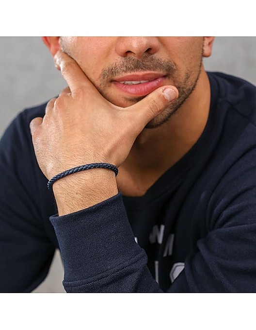 إسورة من بيجوتري آفي دور باريس للجنسين، مصنوعة من الجلد والستانلس ستيل، بلون أسود وتصميم فاخر، مقاس M معصم 17.5-19 سم