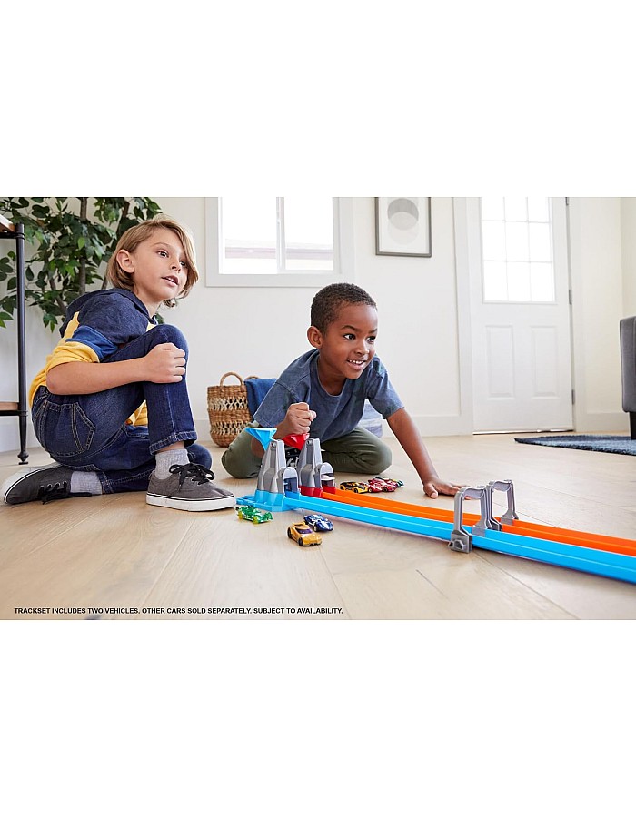 Hot Wheels Double Loop Dash and 2 1:64 Scale Toy Cars Ages 5 to 10 GFH85