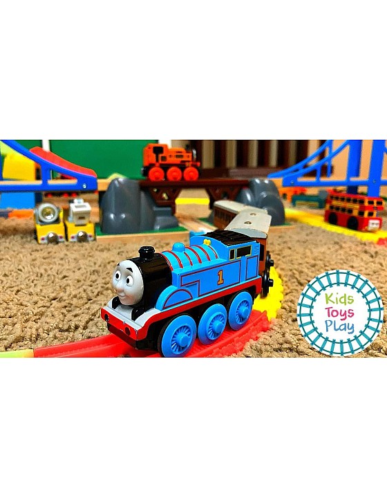 THOMAS CLASSIC EXPRESS 11-Piece Toy Train
