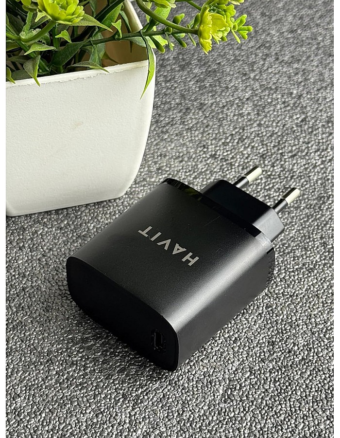 شاحن من هافيت بمنفذ USB متوافق مع سامسونج S22 و S23 و S24 الترا بقوة 45 واط مع منفذ واحد و تقنية GaN للشحن السريع