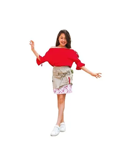 Girls' set, a red blouse and a multi-colored pocket