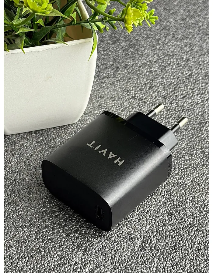 شاحن من هافيت بمنفذ USB متوافق مع سامسونج S22 و S23 و S24 الترا بقوة 45 واط مع منفذ واحد و تقنية GaN للشحن السريع